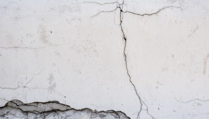 Cracked wall showing heat and humidity building damage